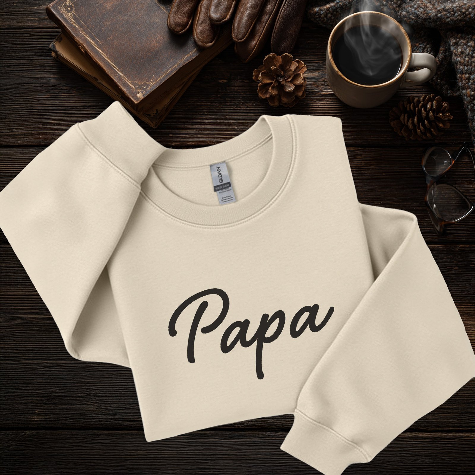 crewneck papa brodé style minimaliste posé sur fond rustique